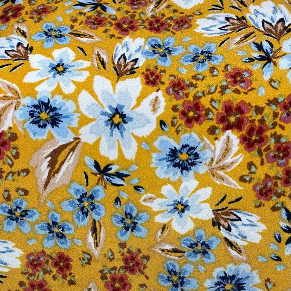 Tim and Tru woman’s short sleeves, yellow floral blouse, size S (4-6) - Picture 6 of 7